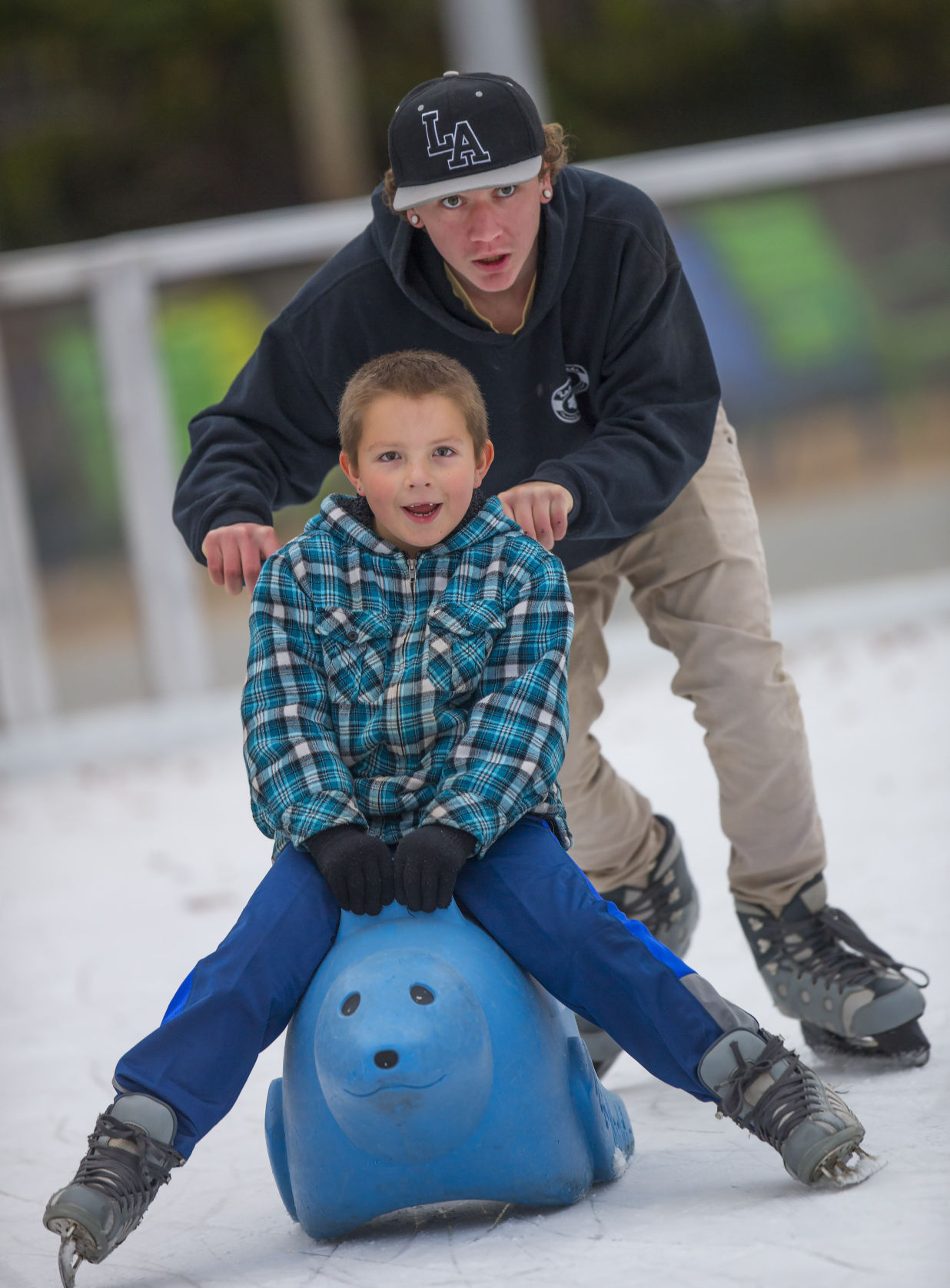 20161129g_nws_skating standalone_seal